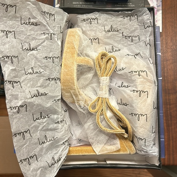 ✨BNWT - Lulus Guesty Champagne Velvet Lace-Up High Heel Sandals - size 8… - Picture 5 of 5